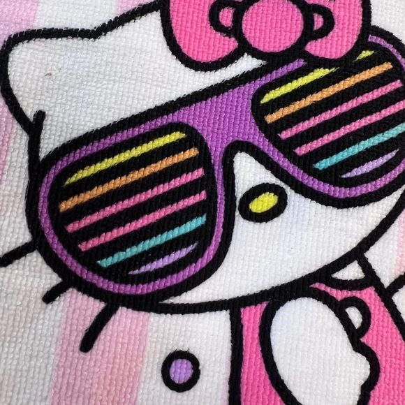 Hello Kitty Beach Towel - Picture 5 of 7